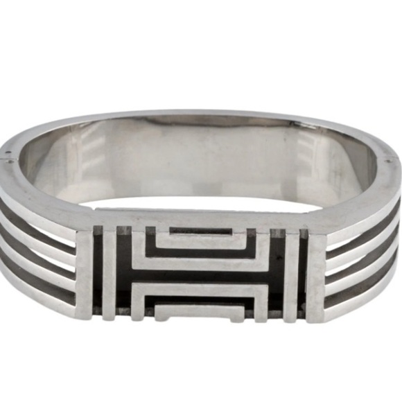 🩶TORY BURCH x FITBIT🩶Silver Hinged Bangle with COA & Dust Bag/EUC - Picture 1 of 7